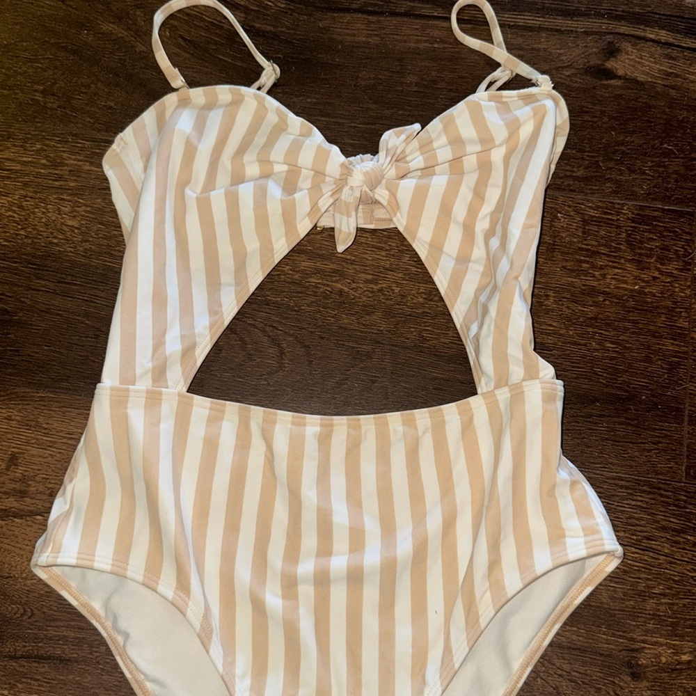Hollister One Piece